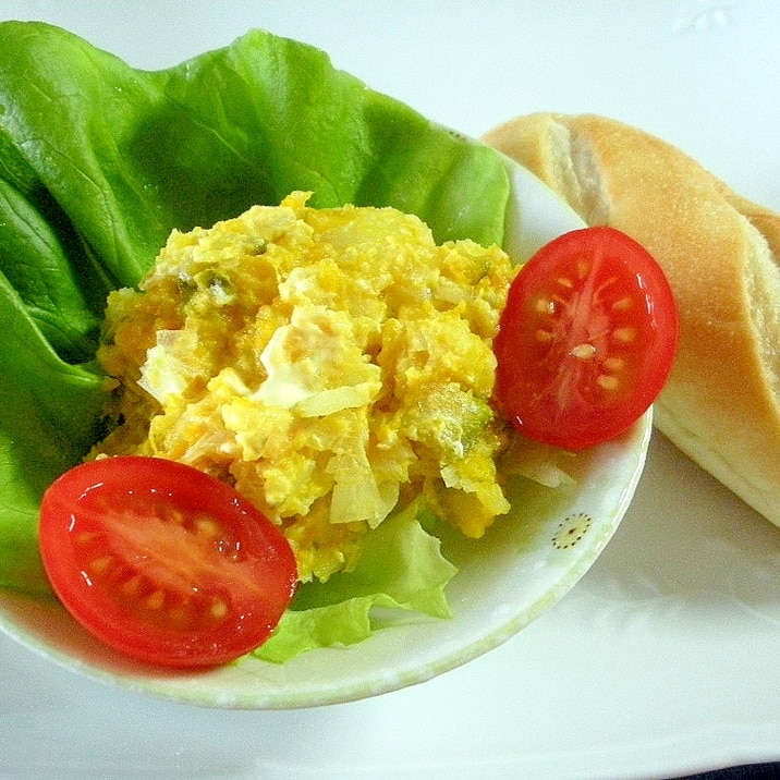 ゆでかぼちゃとクリームチーズのサラダ＆プチパン♪